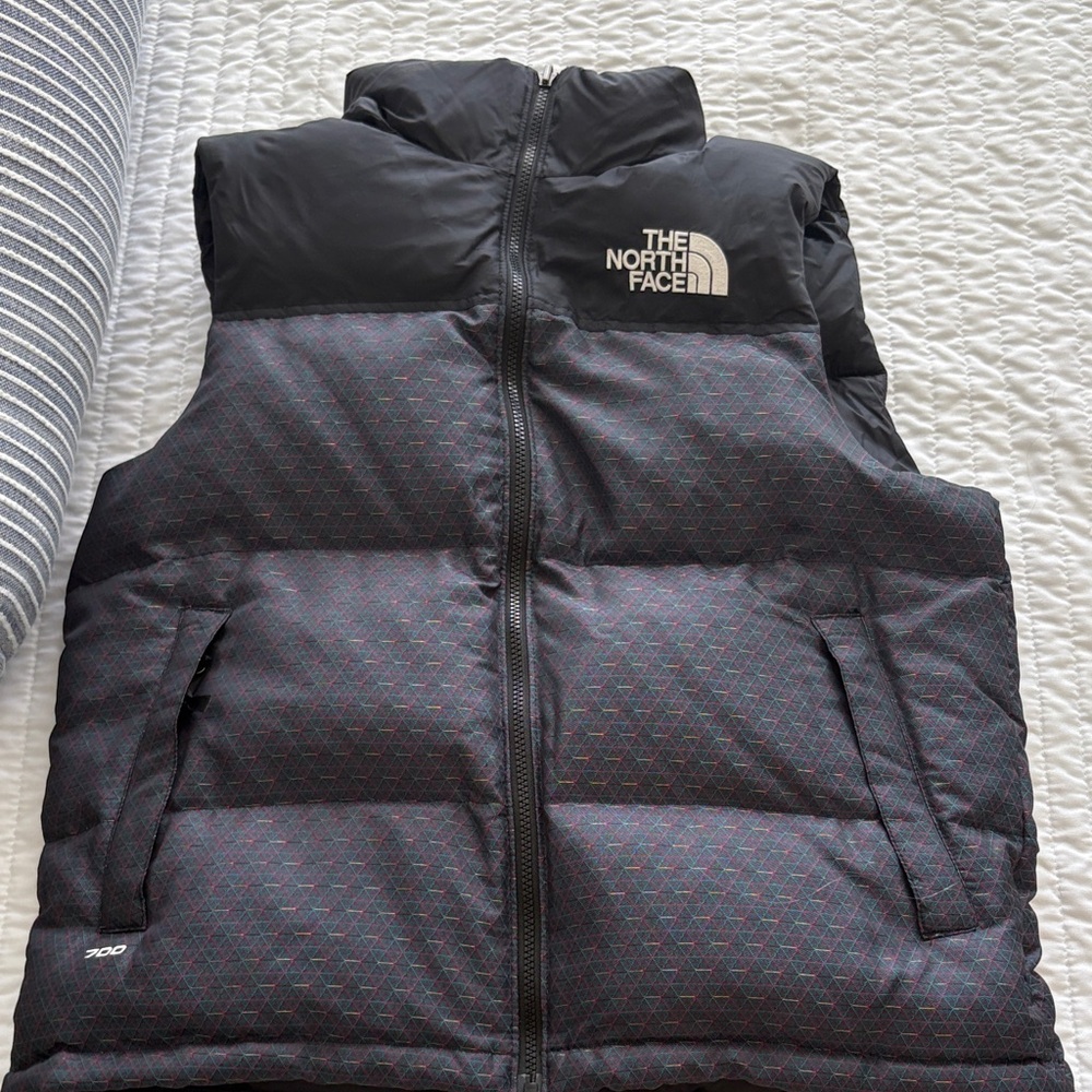 The North Face Men's Black and Gray Puffer Vest